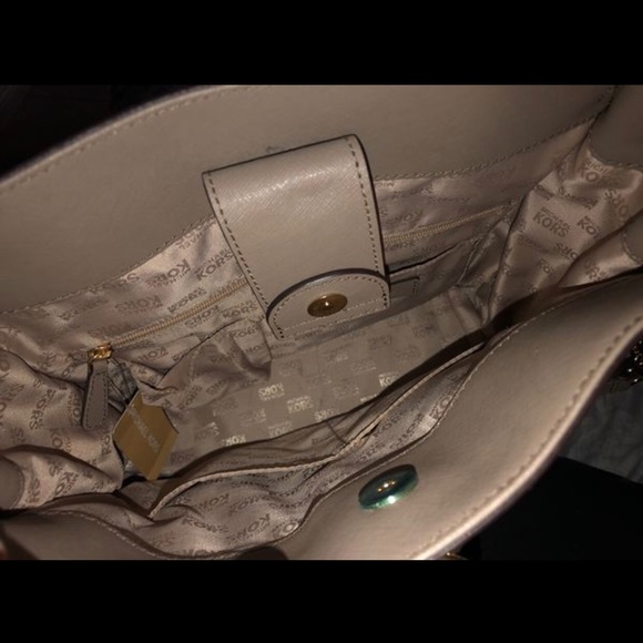 Michael Kors Hamilton Traveler - Picture 3 of 4